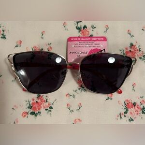 NWT Betsey Johnson aviator style sunglasses